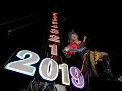 New Year's Eve Schooner Wharf Countdown - Lowering of the Pirate Wench